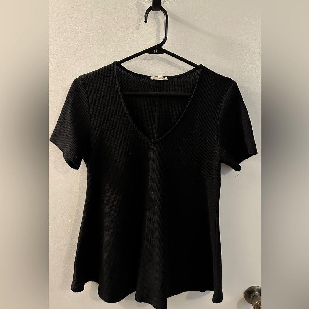 LA MIEL. Women’s Black Waffle Knit A Line Shirt.